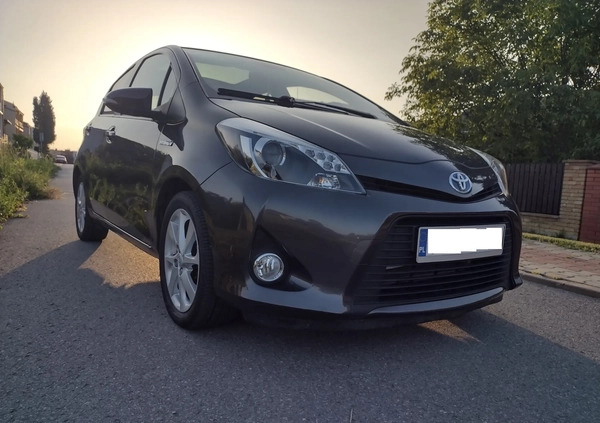 Toyota Yaris cena 44800 przebieg: 34000, rok produkcji 2014 z Staszów małe 379